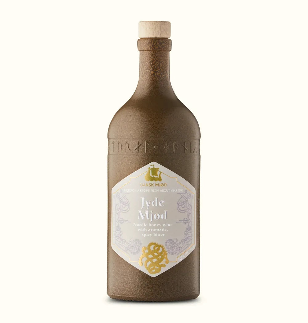 Dansk Mjød Jyde Mjød 75cl – würziger Met mit 24 Kräutern, halbbitter, waldige Frische und runenverziertes Flaschendesign