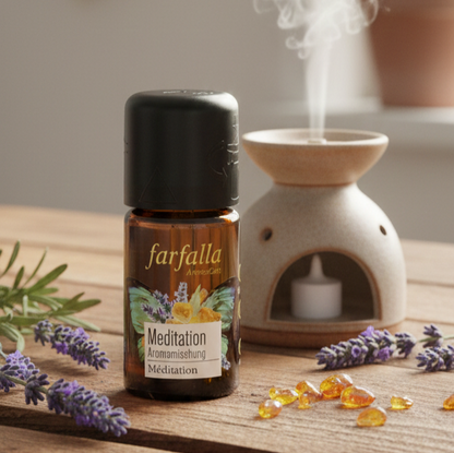Stimmungsbild Farfalla Meditation – ruhige, warme Szene mit Fokus auf Gelassenheit, Geborgenheit und fruchtigem Duft