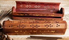 Zweites Anwendungsbild Räucherstäbchenhalter Sternchen – dekorativ mit brennendem Räucherkegel und geöffnetem Vorratsfach