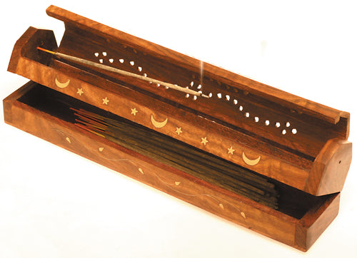 Anwendungsbild Räucherstäbchenhalter Sternchen mit brennendem Stäbchen, Vorratsfach seitlich geöffnet